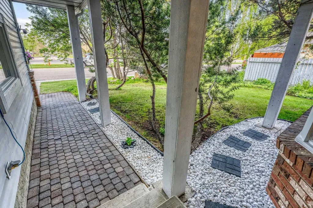 39 Woodmont Way Calgary AB T2W 4L7