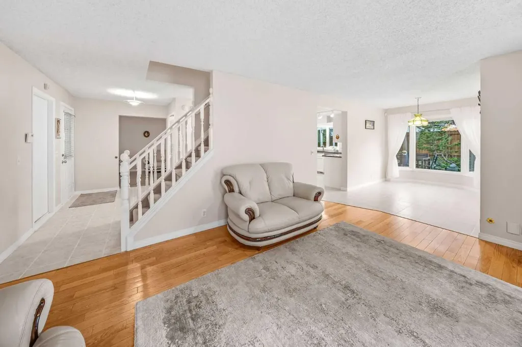 39 Woodmont Way Calgary AB T2W 4L7