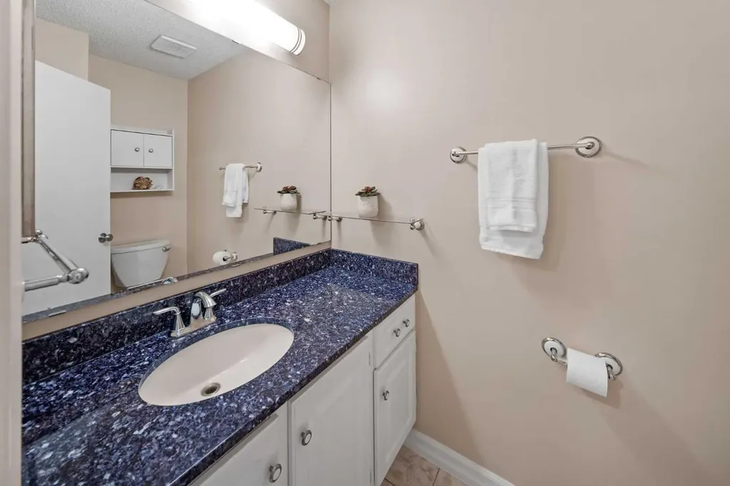 39 Woodmont Way Calgary AB T2W 4L7