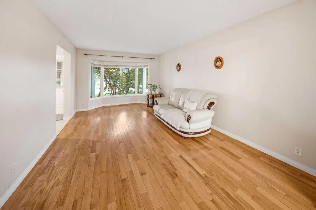 39 Woodmont Way Calgary AB T2W 4L7