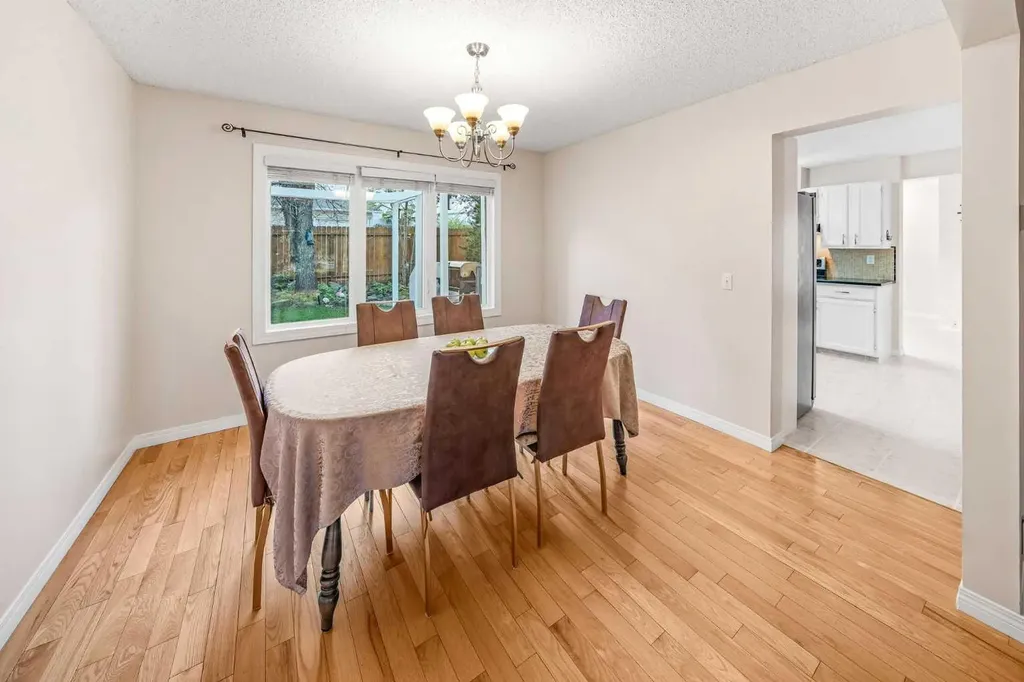 39 Woodmont Way Calgary AB T2W 4L7