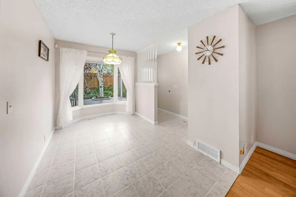 39 Woodmont Way Calgary AB T2W 4L7