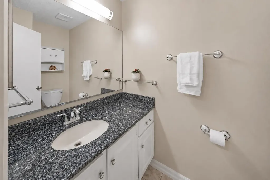 39 Woodmont Way Calgary AB T2W 4L7