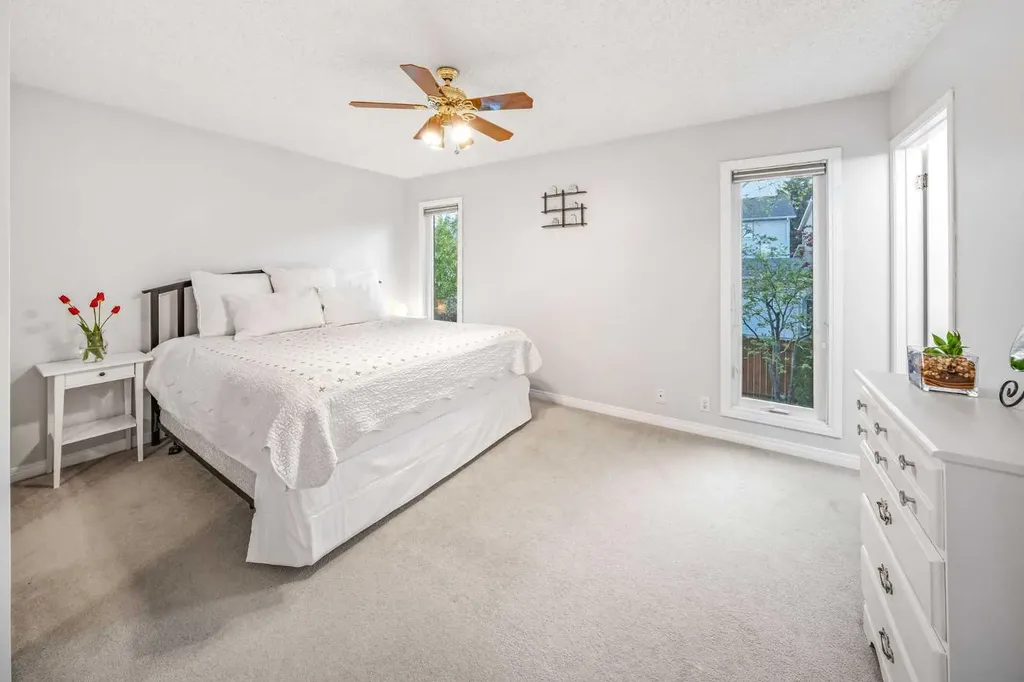 39 Woodmont Way Calgary AB T2W 4L7