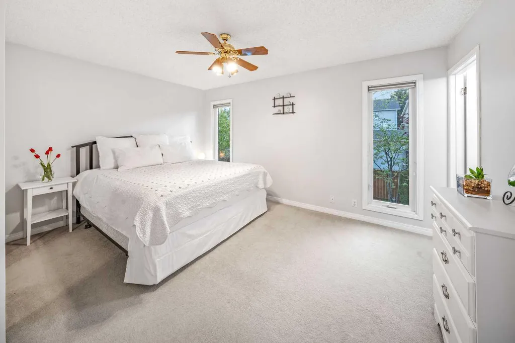 39 Woodmont Way SW Calgary AB T2W 4L7
