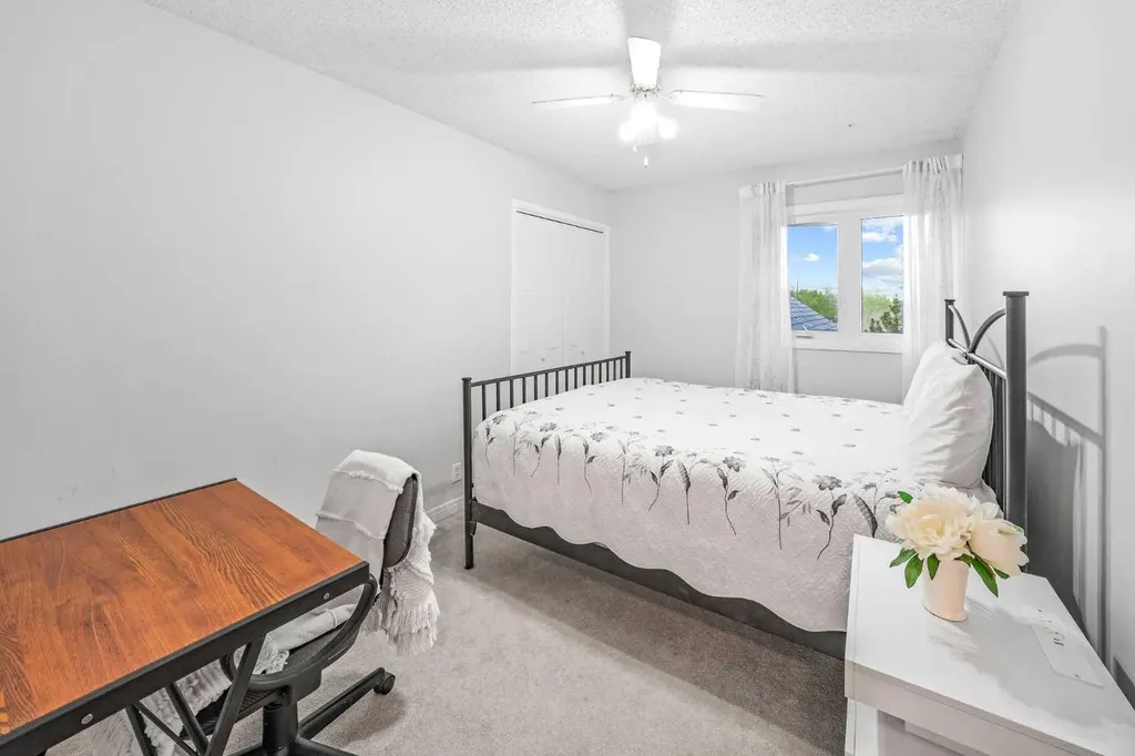 39 Woodmont Way Calgary AB T2W 4L7