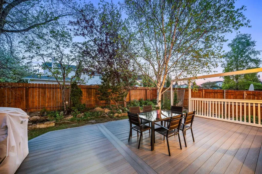 39 Woodmont Way Calgary AB T2W 4L7
