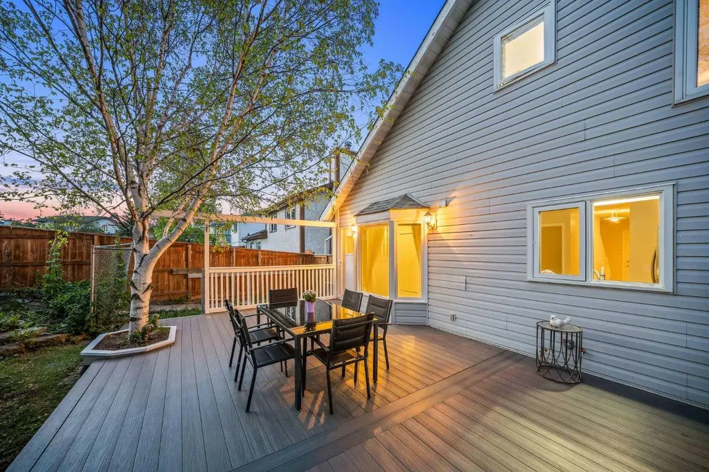 39 Woodmont Way Calgary AB T2W 4L7