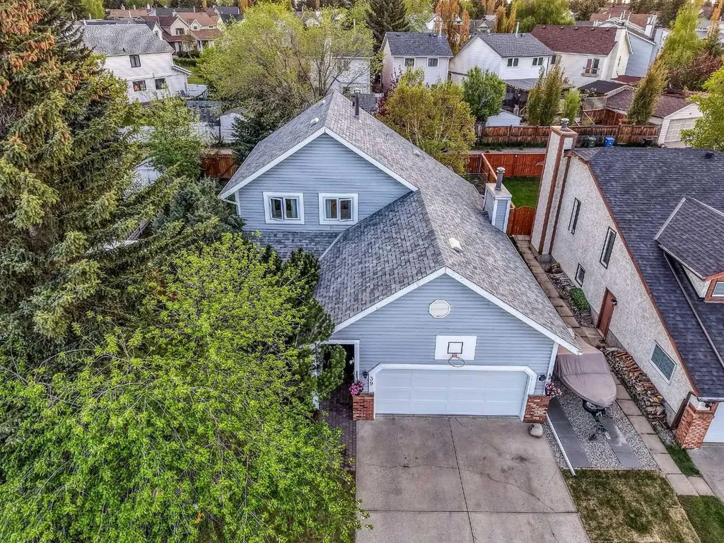 39 Woodmont Way Calgary AB T2W 4L7