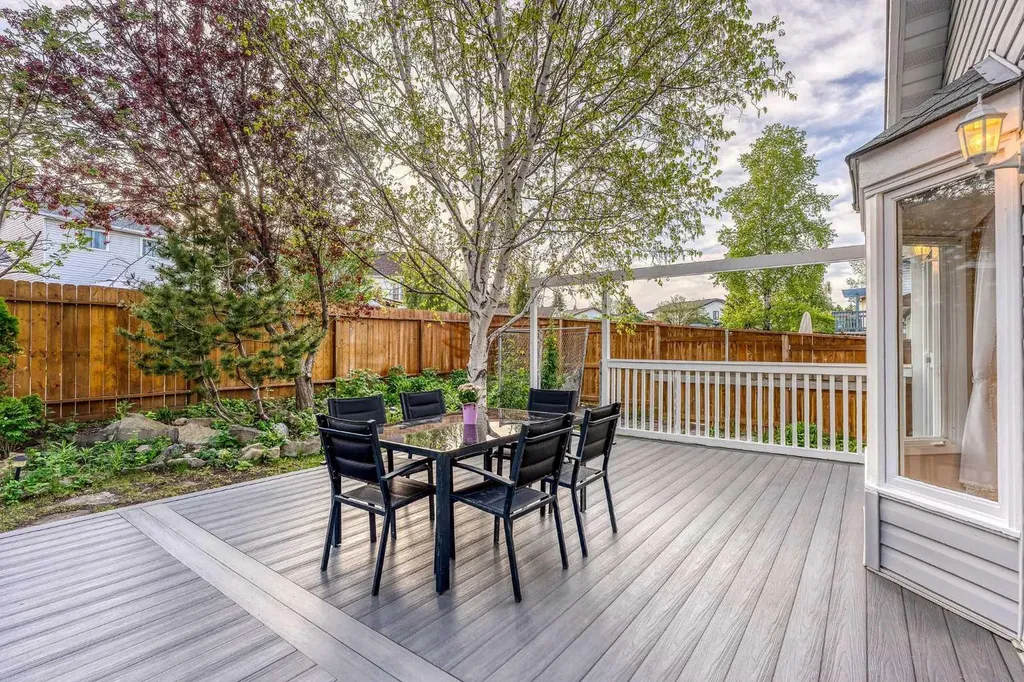 39 Woodmont Way Calgary AB T2W 4L7