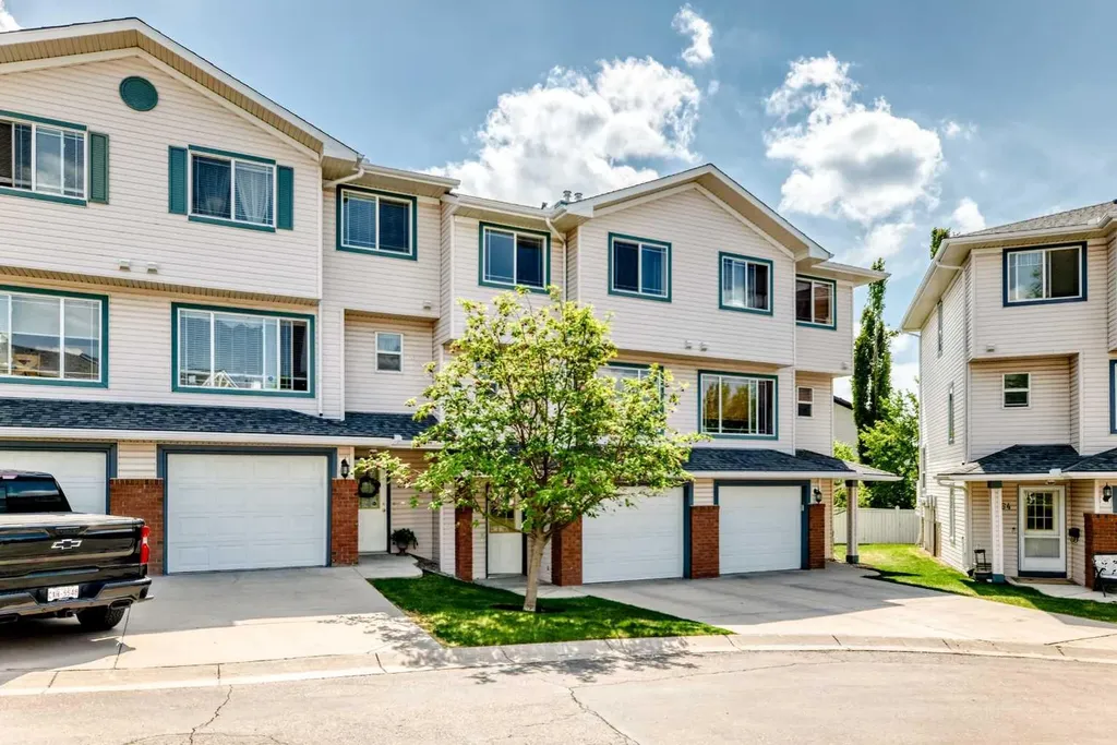 270 Rocky Ridge Court NW Calgary AB T3G 4P1