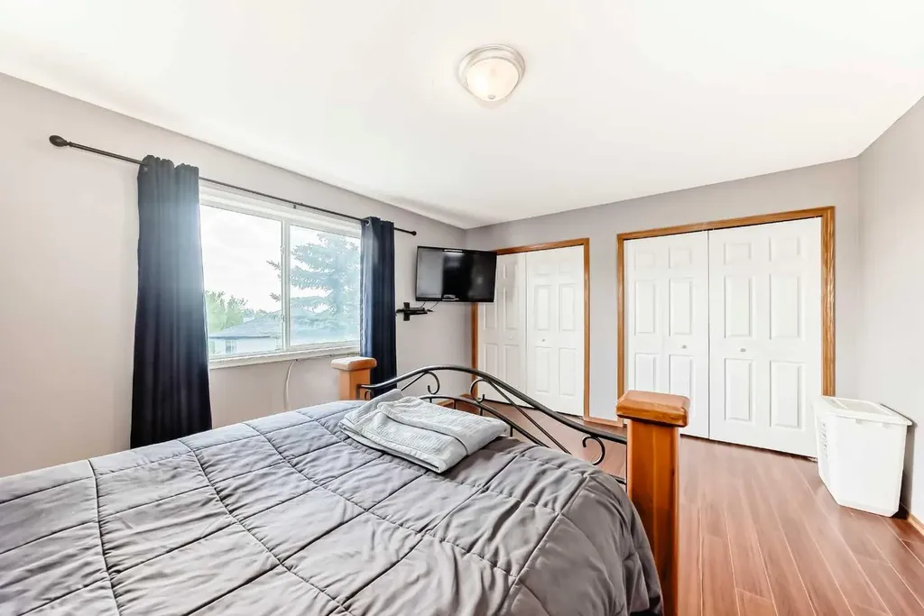 270 Rocky Ridge Court NW Calgary AB T3G 4P1