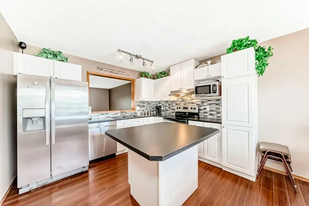 270 Rocky Ridge Court NW Calgary AB T3G 4P1