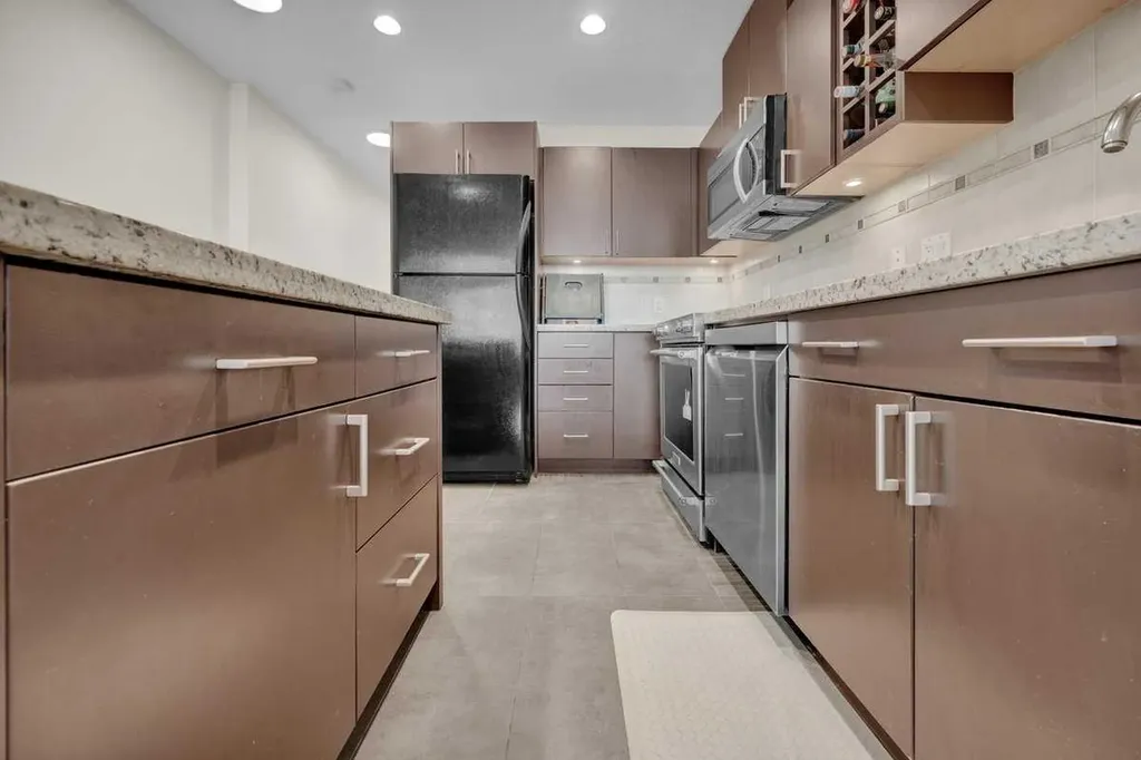 77 Spruce Place SW Calgary AB T3C 3X6