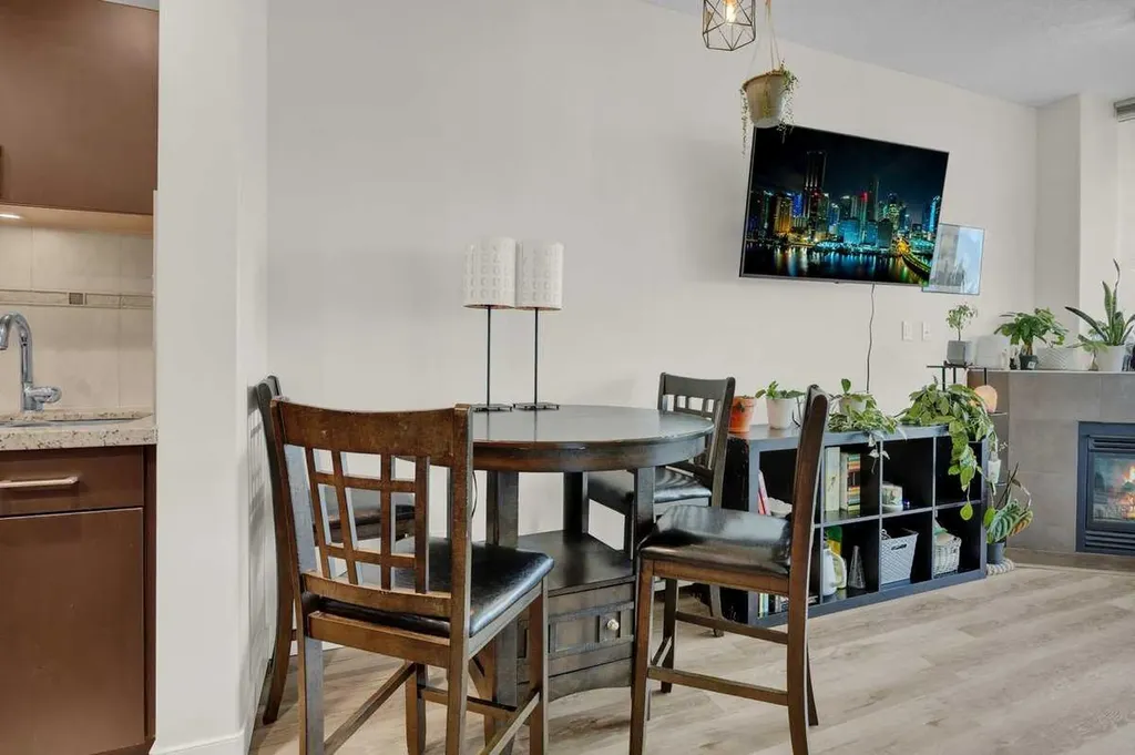 77 Spruce Place SW Calgary AB T3C 3X6