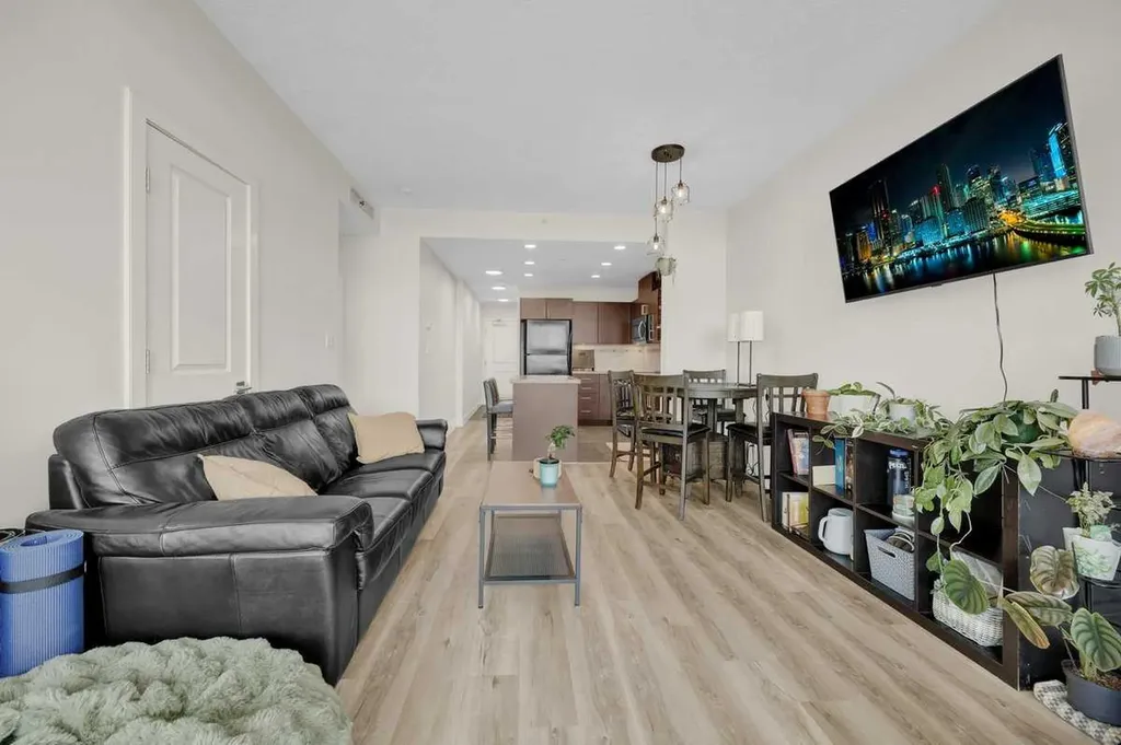 77 Spruce Place SW Calgary AB T3C 3X6