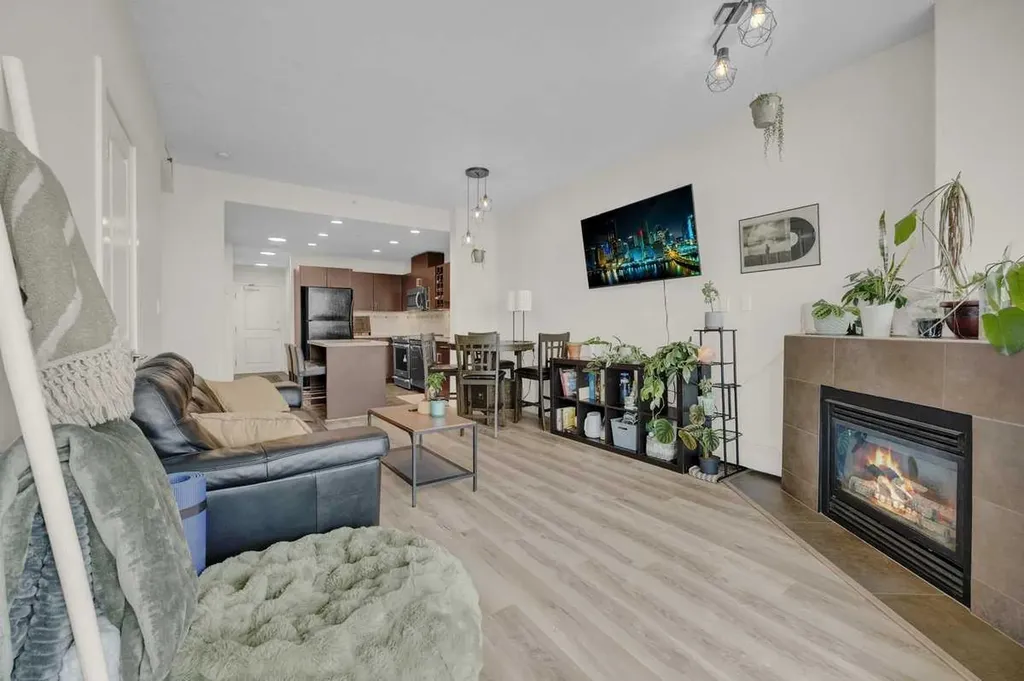 77 Spruce Place SW Calgary AB T3C 3X6