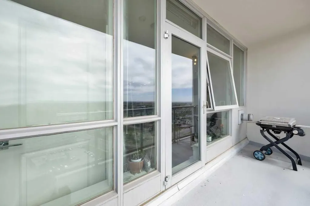 77 Spruce Place SW Calgary AB T3C 3X6