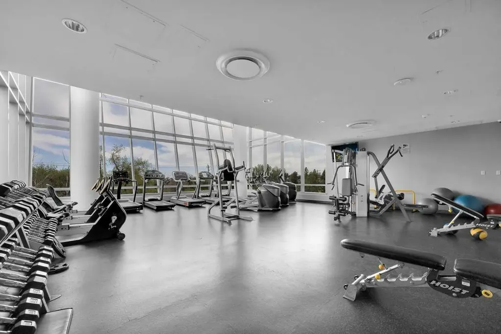 77 Spruce Place SW Calgary AB T3C 3X6