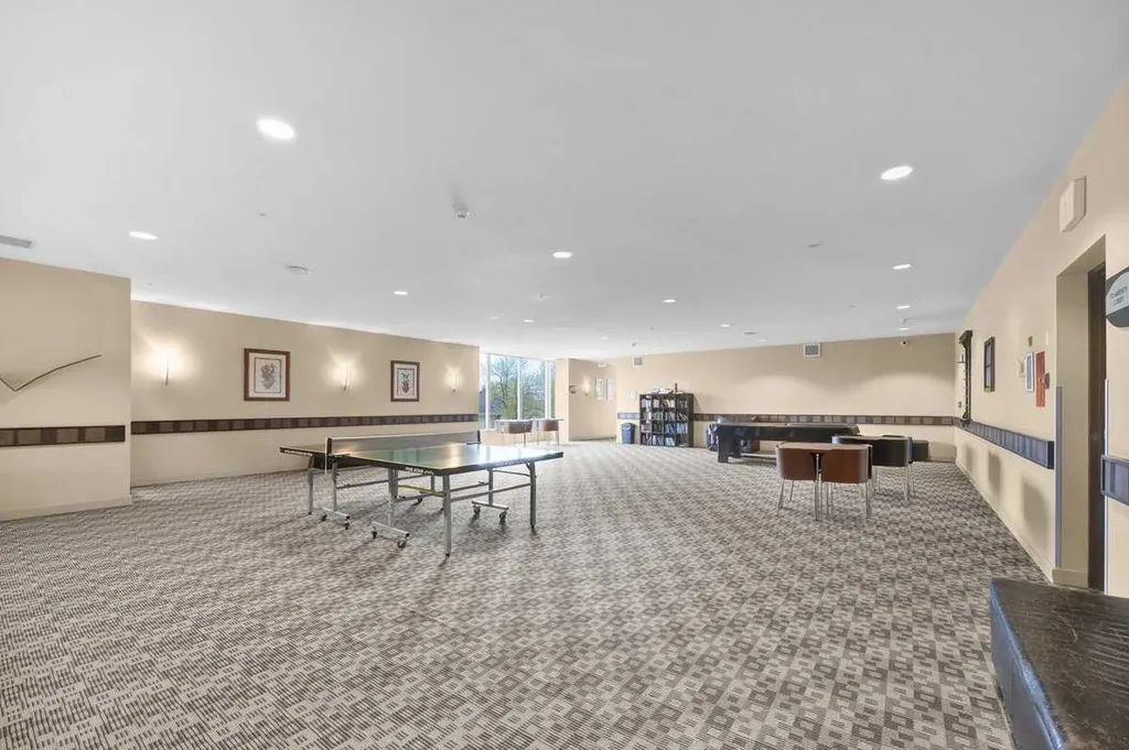 77 Spruce Place SW Calgary AB T3C 3X6