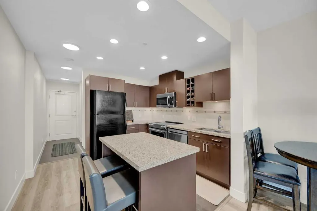 77 Spruce Place SW Calgary AB T3C 3X6