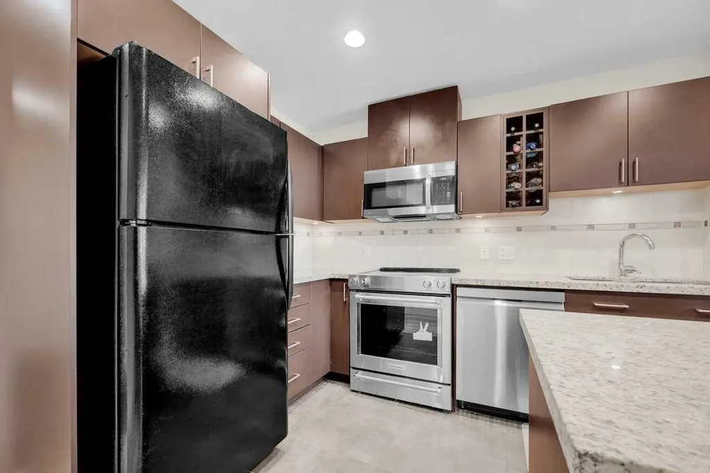 77 Spruce Place SW Calgary AB T3C 3X6