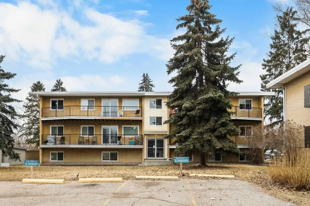 3103 Blakiston Drive NW Calgary AB T2L 1L7