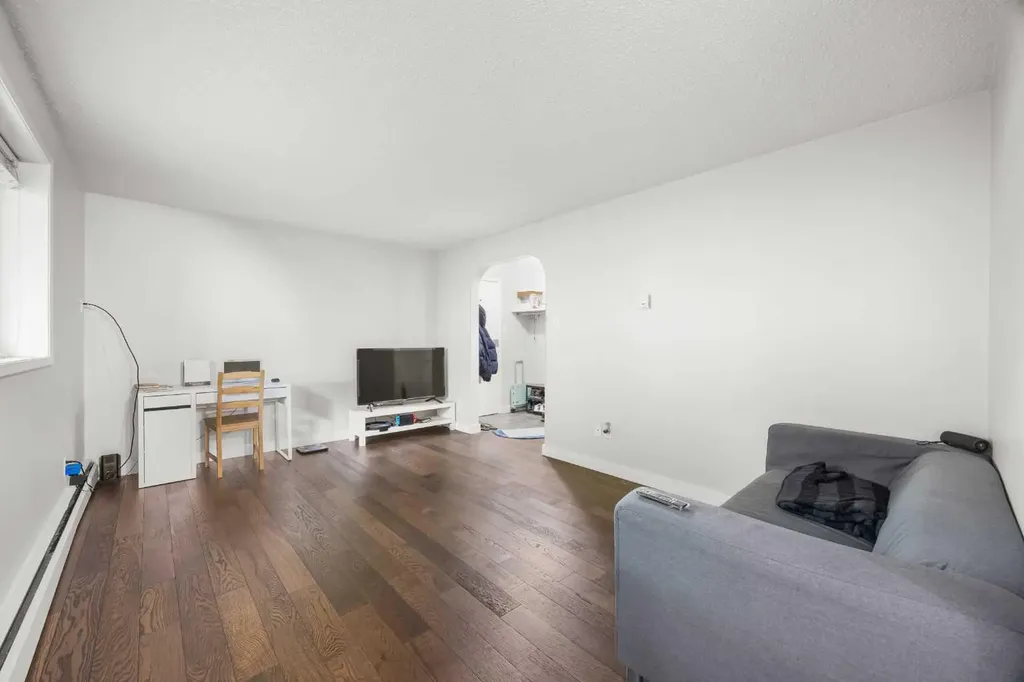 3103 Blakiston Drive NW Calgary AB T2L 1L7