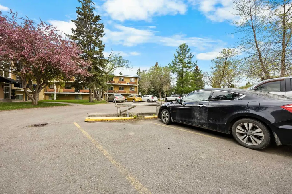 3103 Blakiston Drive NW Calgary AB T2L 1L7