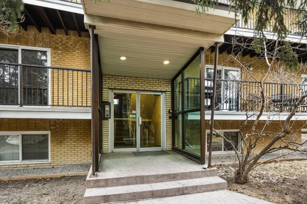 3103 Blakiston Drive NW Calgary AB T2L 1L7