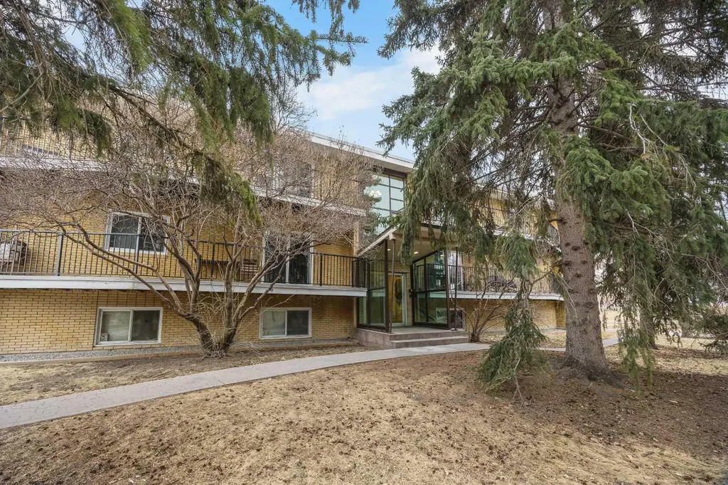 3103 Blakiston Drive NW Calgary AB T2L 1L7