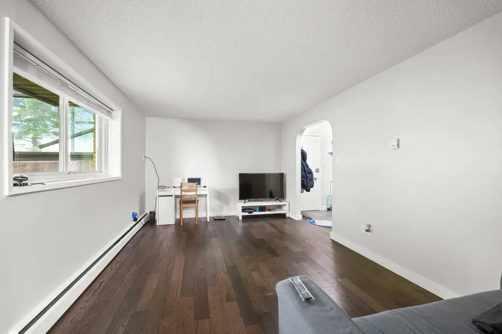 3103 Blakiston Drive NW Calgary AB T2L 1L7