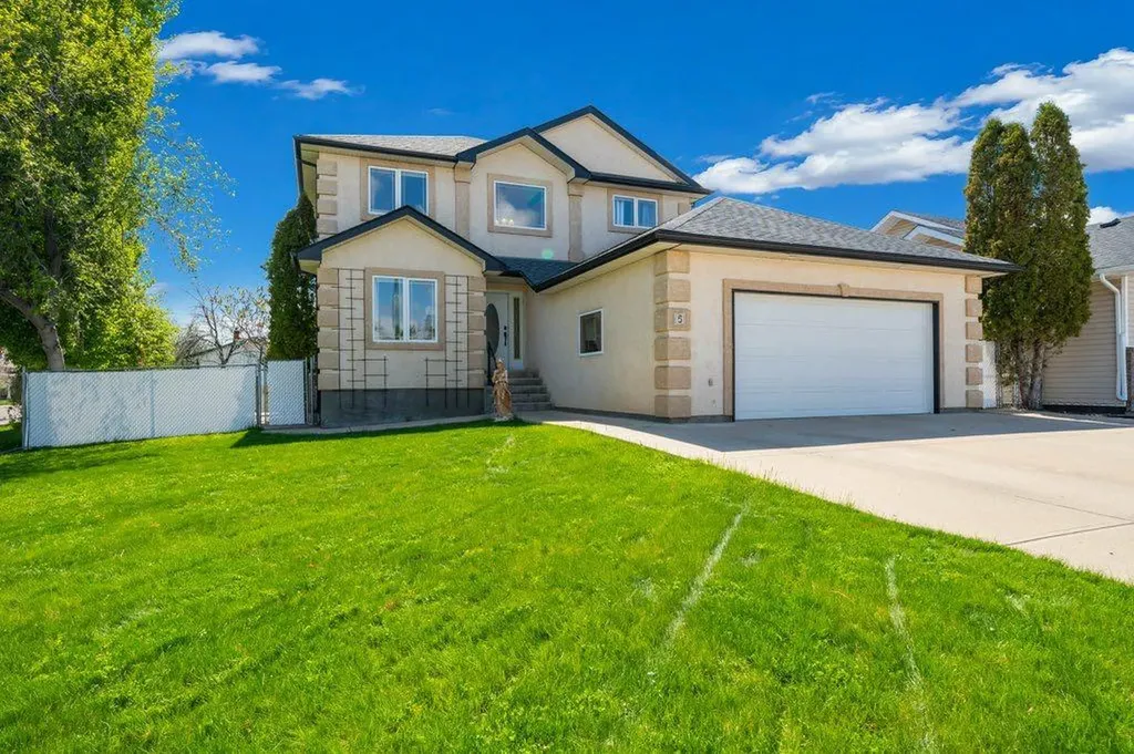 5 Hunter Court NE Medicine Hat AB T1C1W5