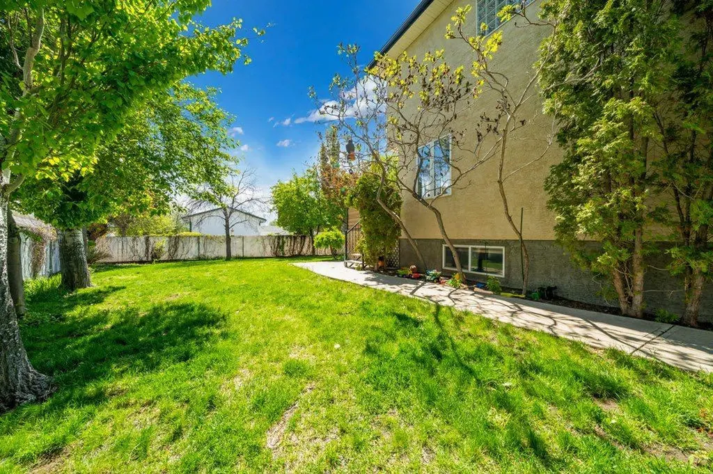 5 Hunter Court NE Medicine Hat AB T1C1W5