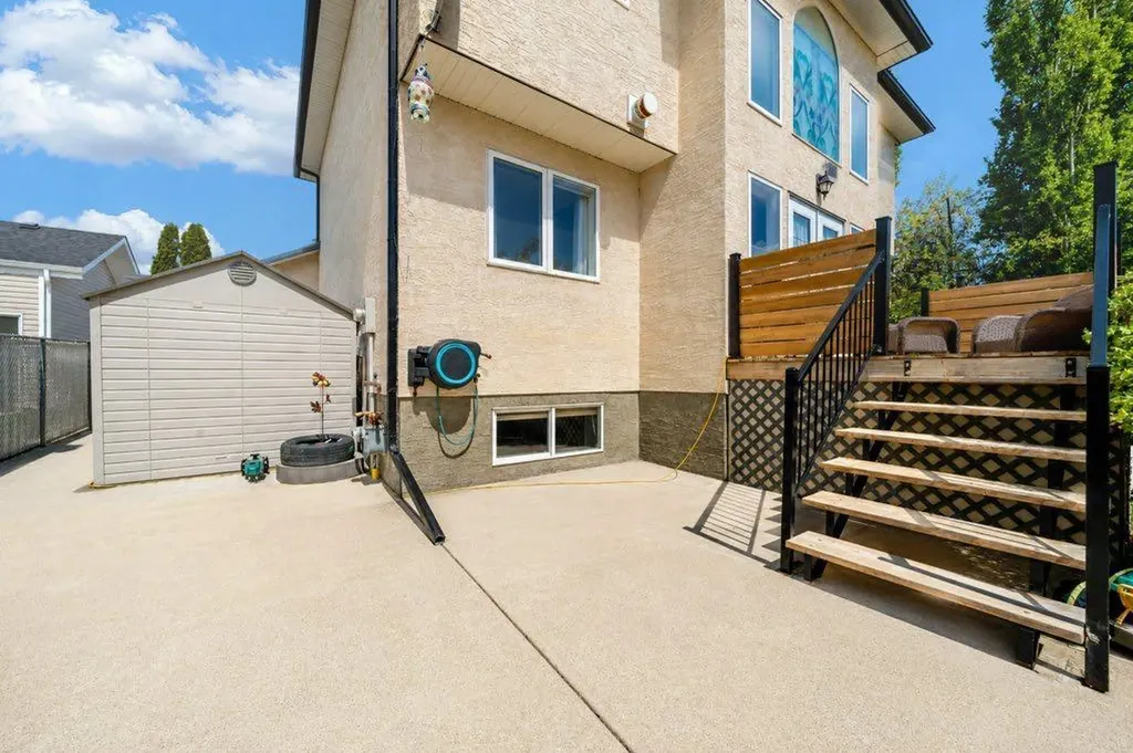 5 Hunter Court NE Medicine Hat AB T1C1W5