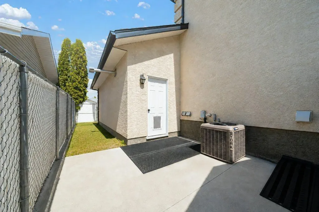 5 Hunter Court NE Medicine Hat AB T1C1W5