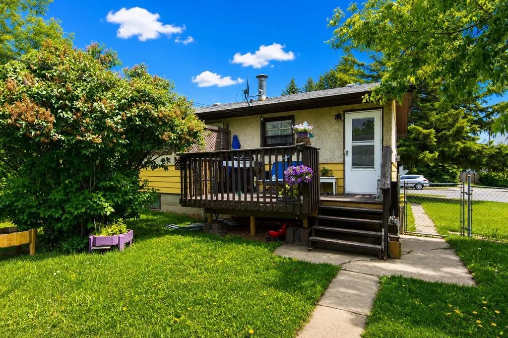 3502 51 Avenue Red Deer AB T4N 4G2