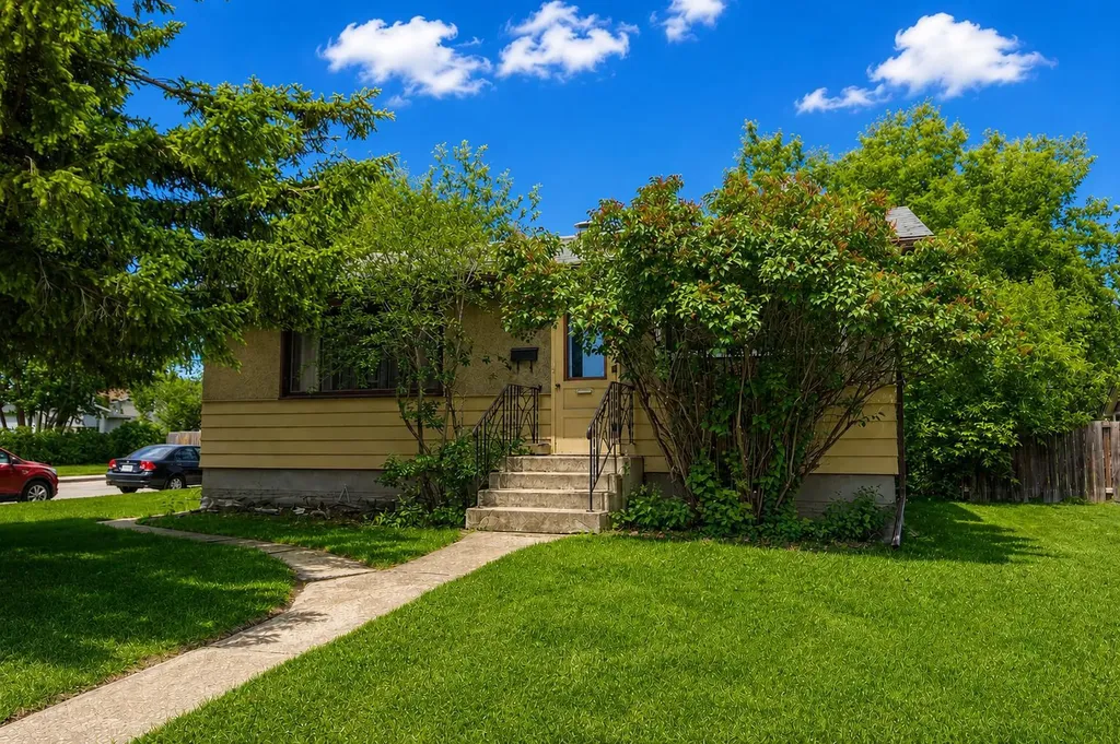 3502 51 Avenue Red Deer AB T4N 4G2