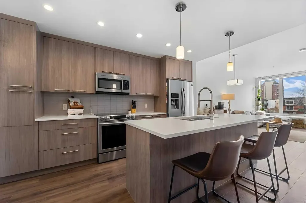317 22 Avenue SW Calgary AB T2S 3H6