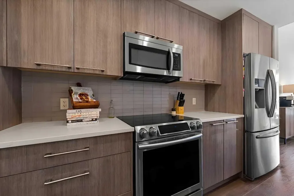 317 22 Avenue SW Calgary AB T2S 3H6