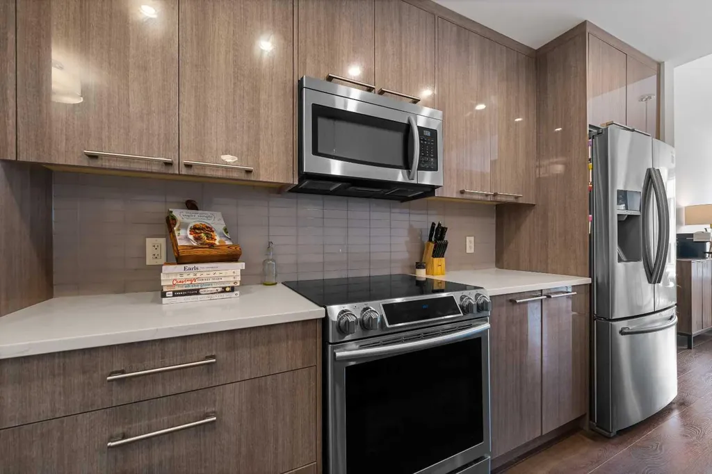 317 22 Avenue SW Calgary AB T2S 3H6
