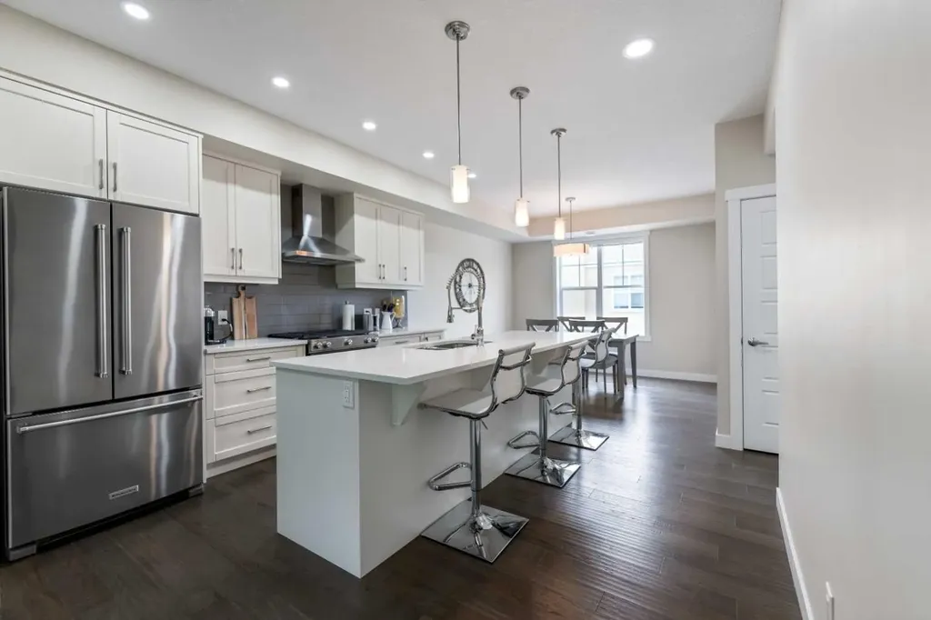 165 Cranbrook Villas SE Calgary AB T3M 1Z3