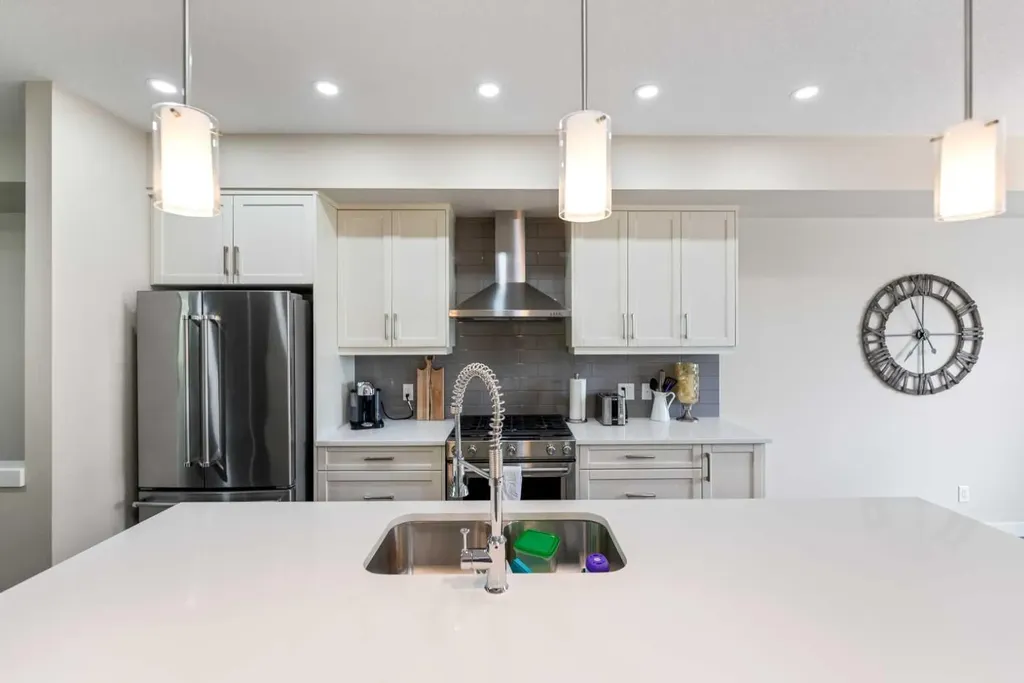 165 Cranbrook Villas SE Calgary AB T3M 1Z3