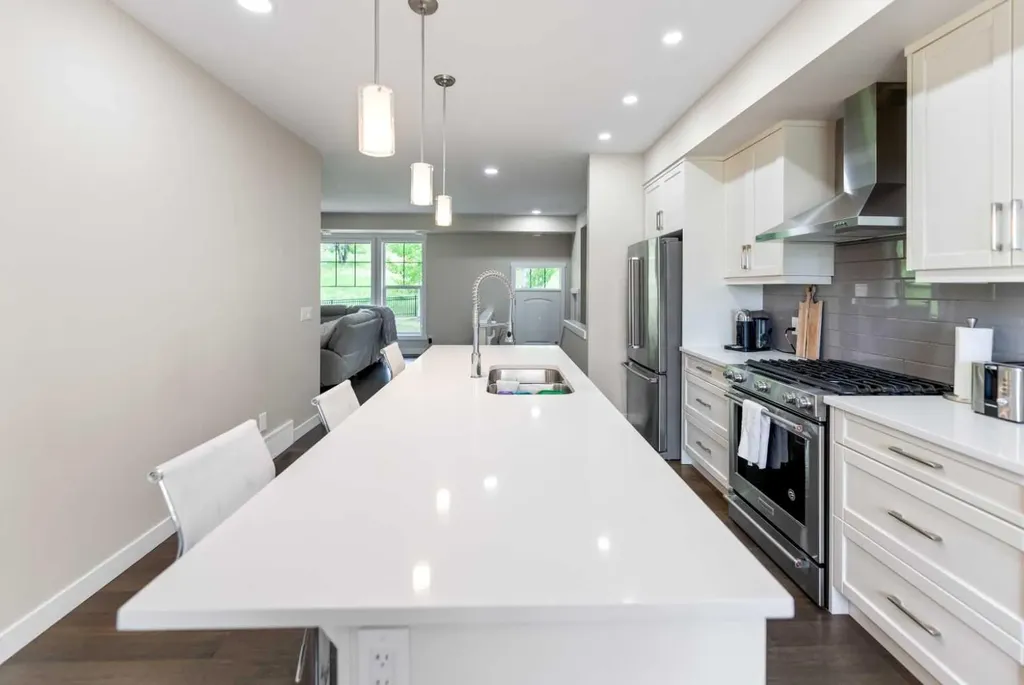 165 Cranbrook Villas SE Calgary AB T3M 1Z3