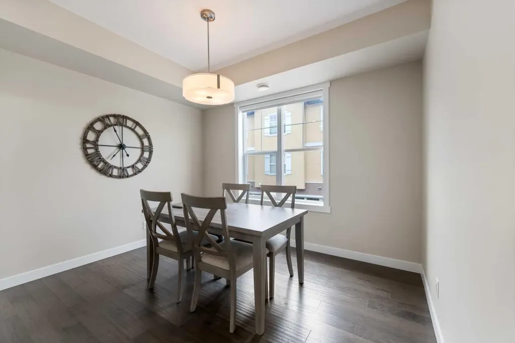 165 Cranbrook Villas SE Calgary AB T3M 1Z3