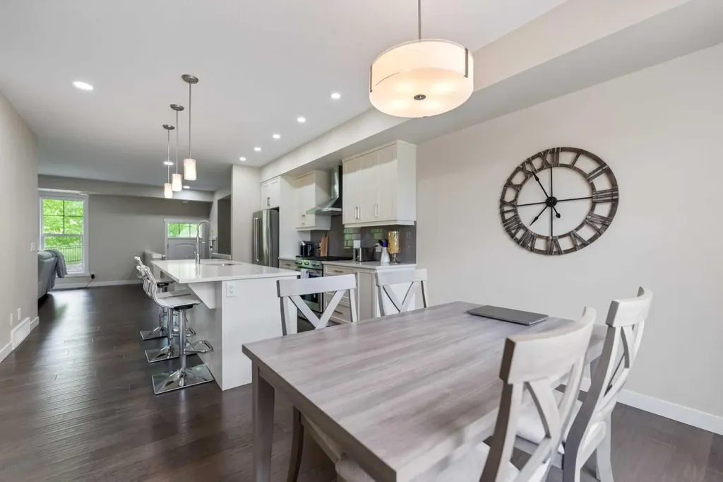 165 Cranbrook Villas SE Calgary AB T3M 1Z3