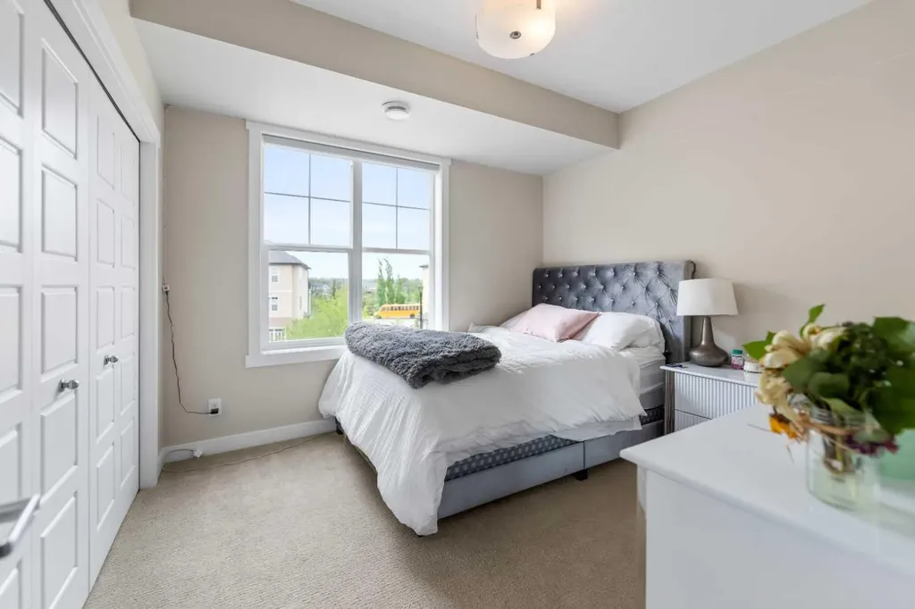 165 Cranbrook Villas SE Calgary AB T3M 1Z3