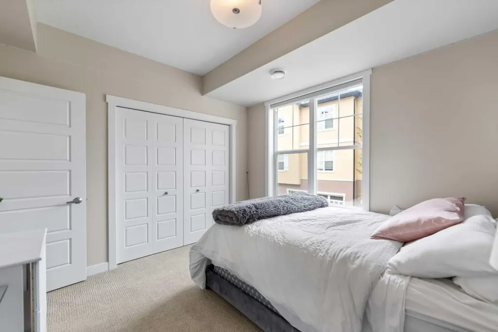 165 Cranbrook Villas SE Calgary AB T3M 1Z3