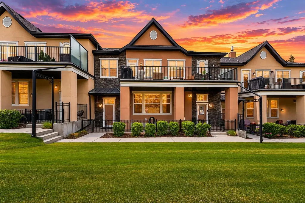 165 Cranbrook Villas SE Calgary AB T3M 1Z3