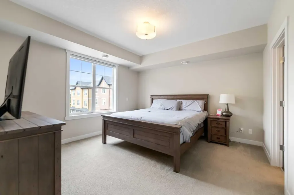 165 Cranbrook Villas SE Calgary AB T3M 1Z3